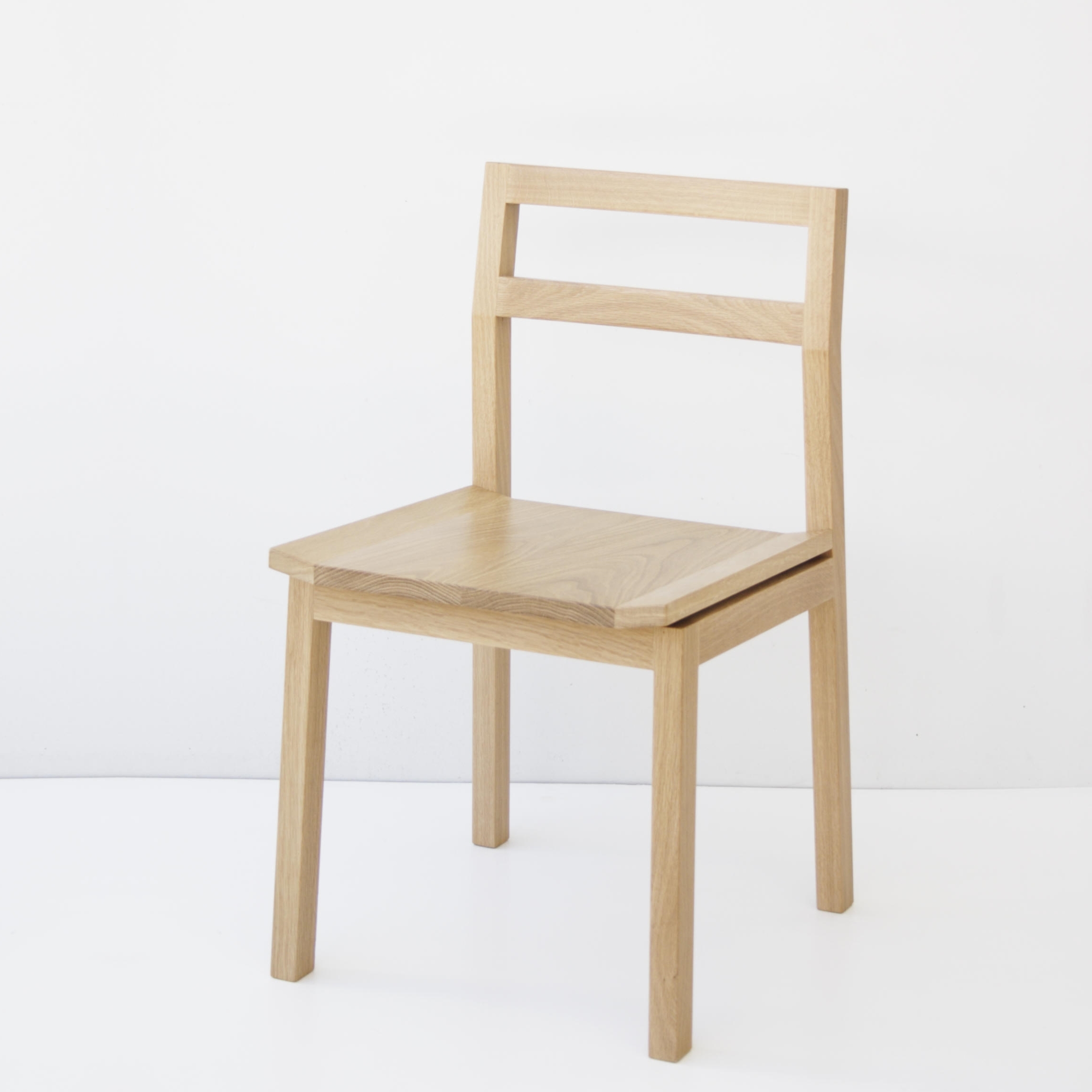 Kantti II chair with timber seat