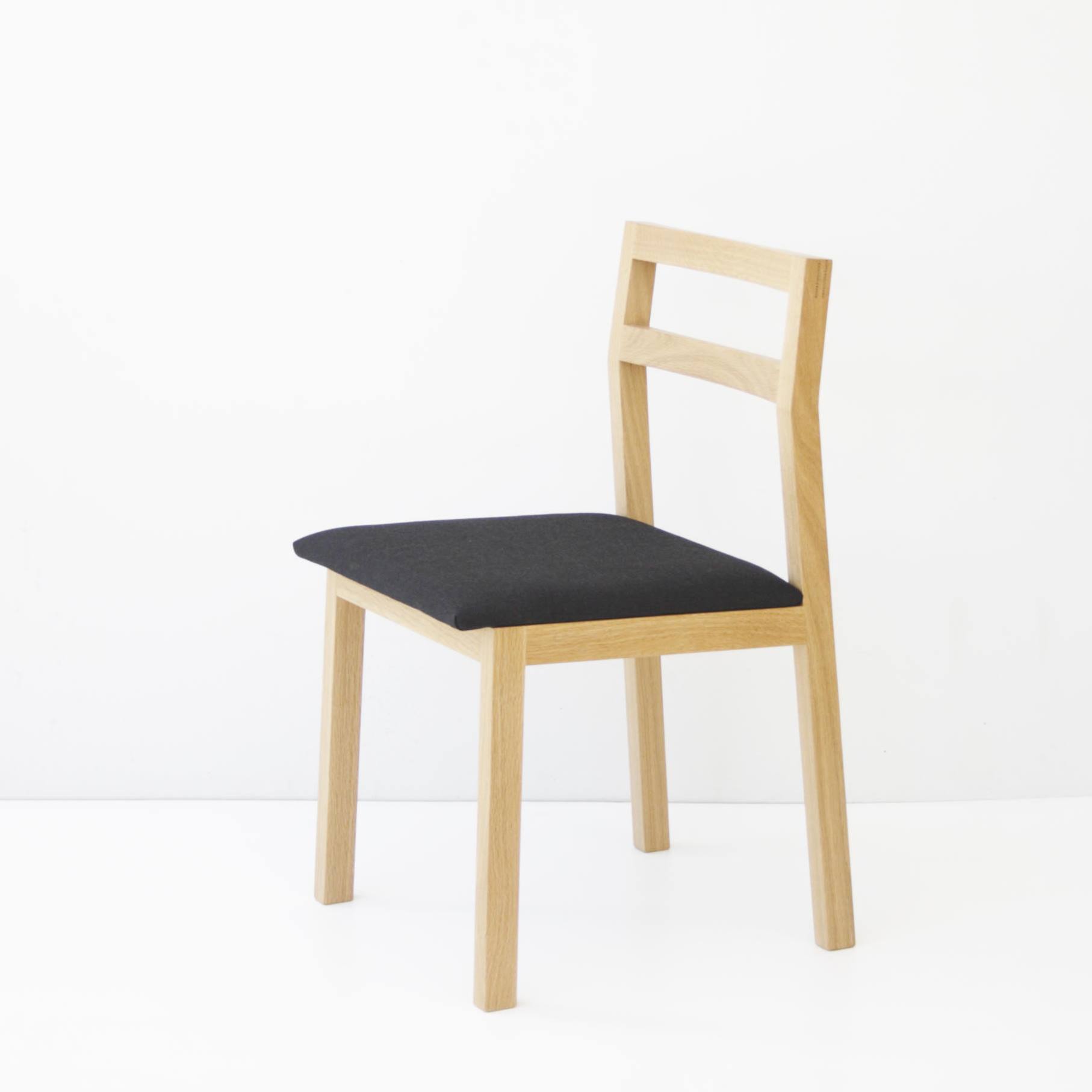 Kantti II chair with upholstered seat