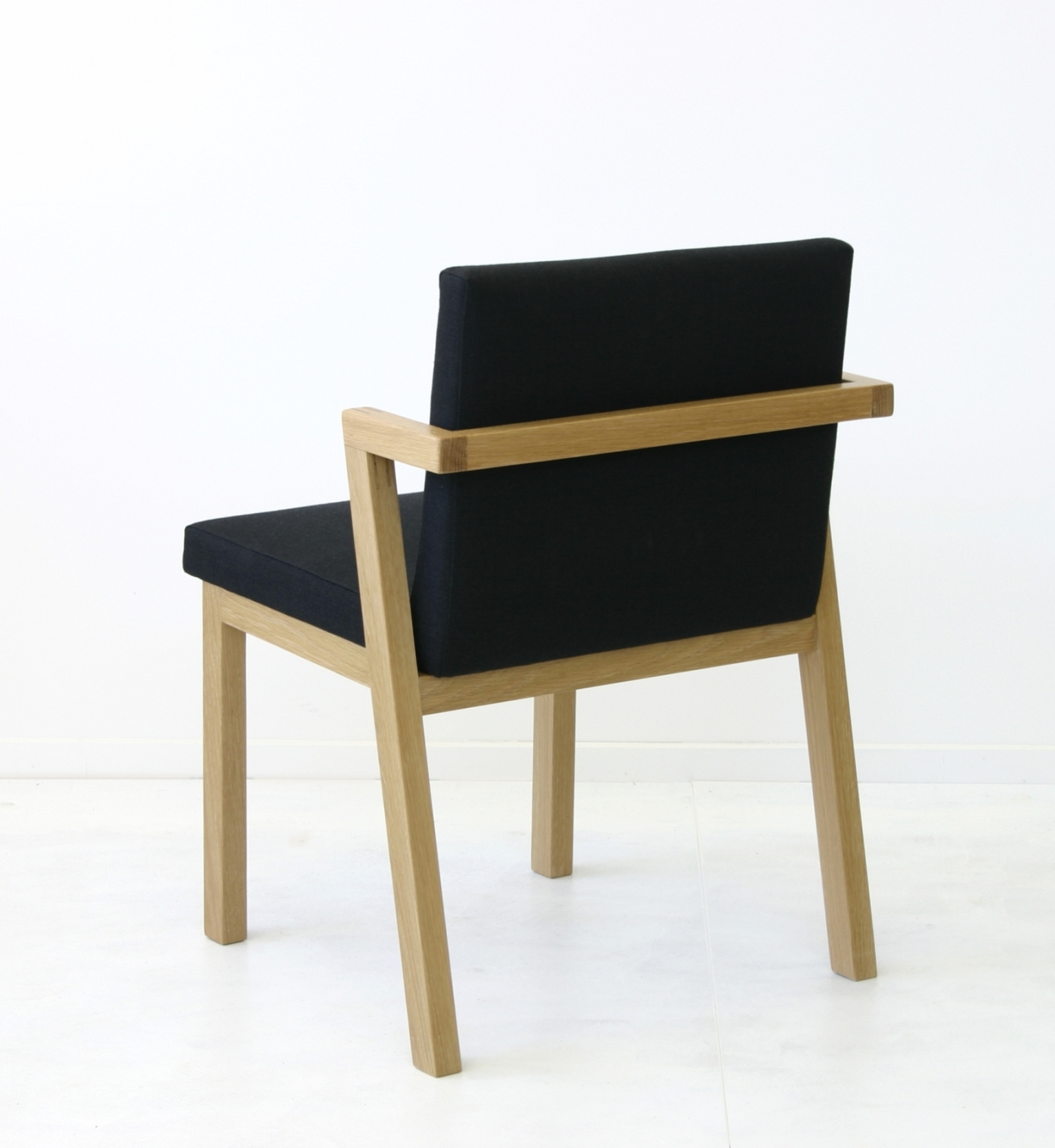 Kantti dining chair