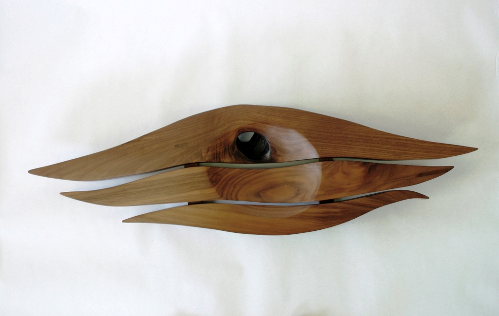 Object in walnut