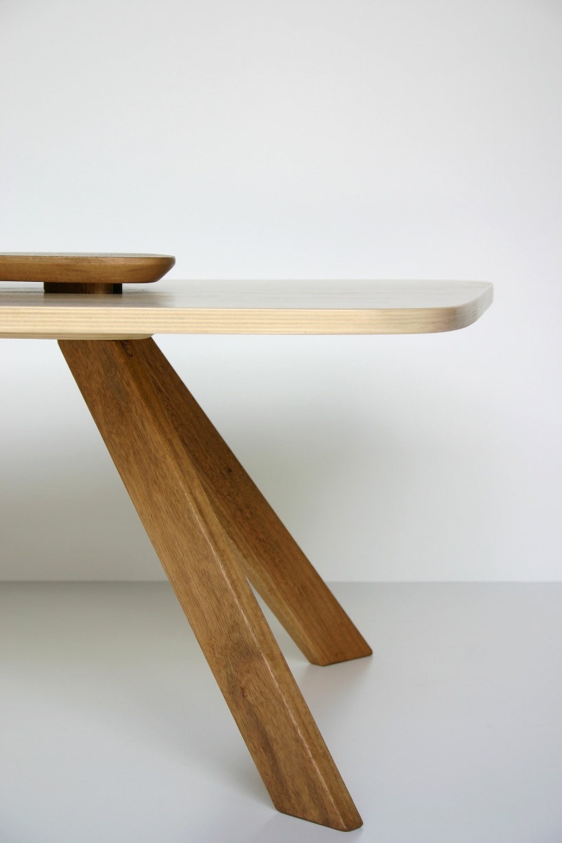 Katri coffee table