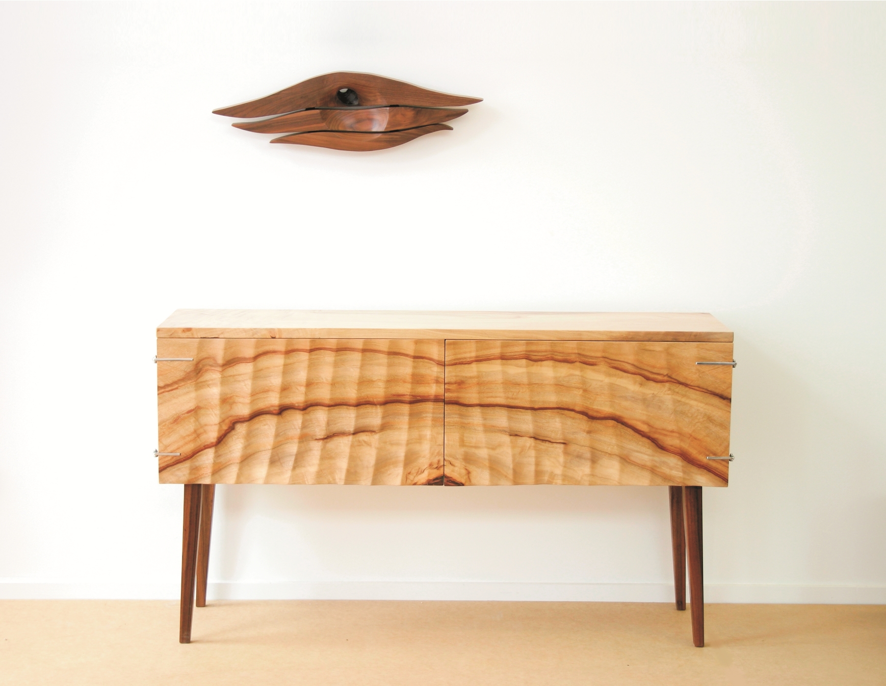 Sheer cabinet